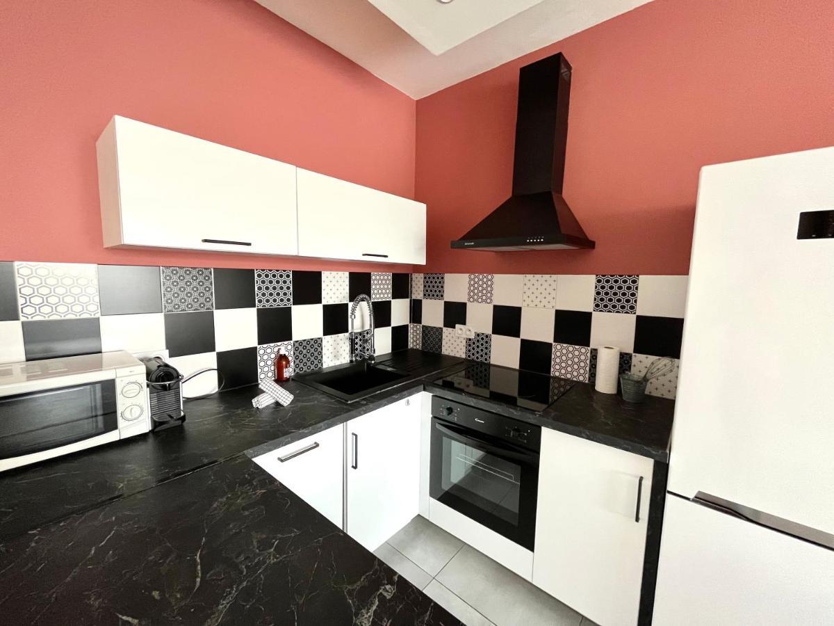 2 Bedrooms - Sea View Apartment Nizza Esterno foto